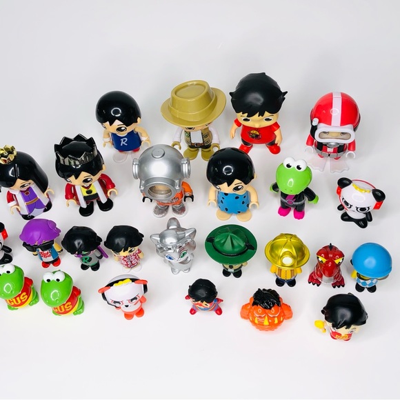 25 pcs Assort of Ryan World Mini Action Figure Gus Gator Bonkers Toy King Queen - Picture 4 of 7